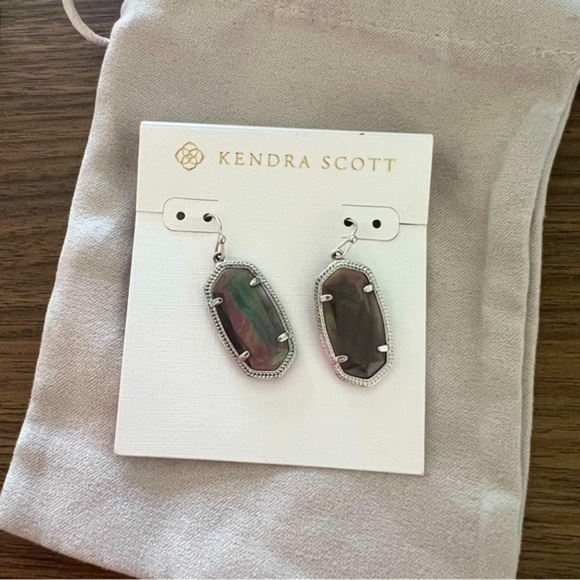 Kendra Scott Elle Drop Earrings and Rayne Necklace in Black Mother of Pearl - Picture 3 of 6